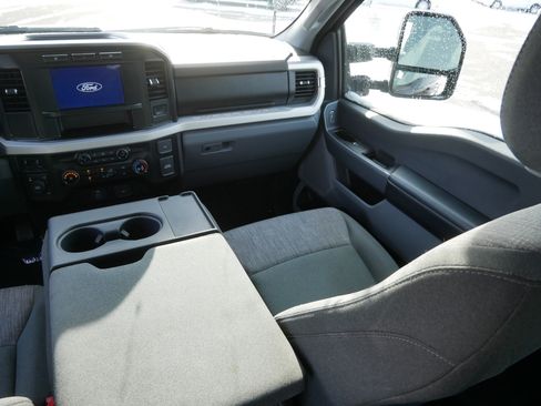 Used 2024 Ford F250 XLT image 11