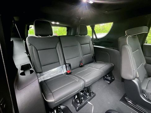 New 2026 Chevrolet Suburban Premier w/ Sun And Tow Package AWD/4WD image 21