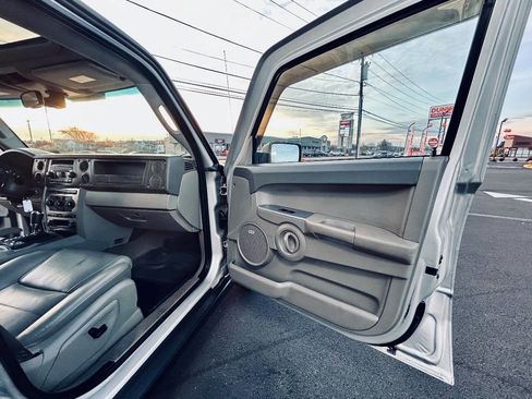 Used 2007 Jeep Commander Sport image 31