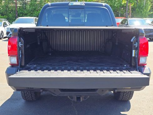 Used 2022 Toyota Tacoma SR5 AWD/4WD image 15