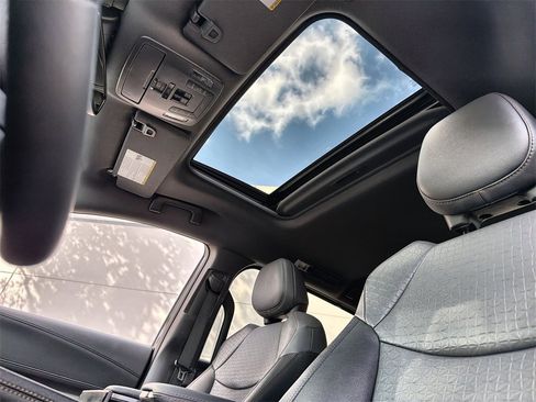 Used 2024 Toyota Sienna XLE Woodland Edition image 16