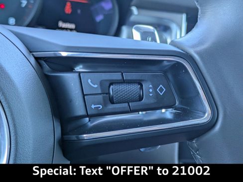 Used 2022 Porsche Macan image 31