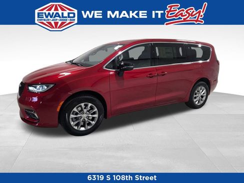 New 2026 Chrysler Pacifica Select image 15