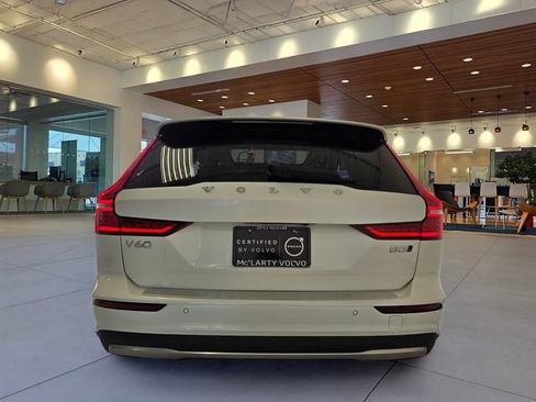 Certified 2026 Volvo V60 B5 Cross Country Plus w/ Protection Package Premier AWD/4WD image 7