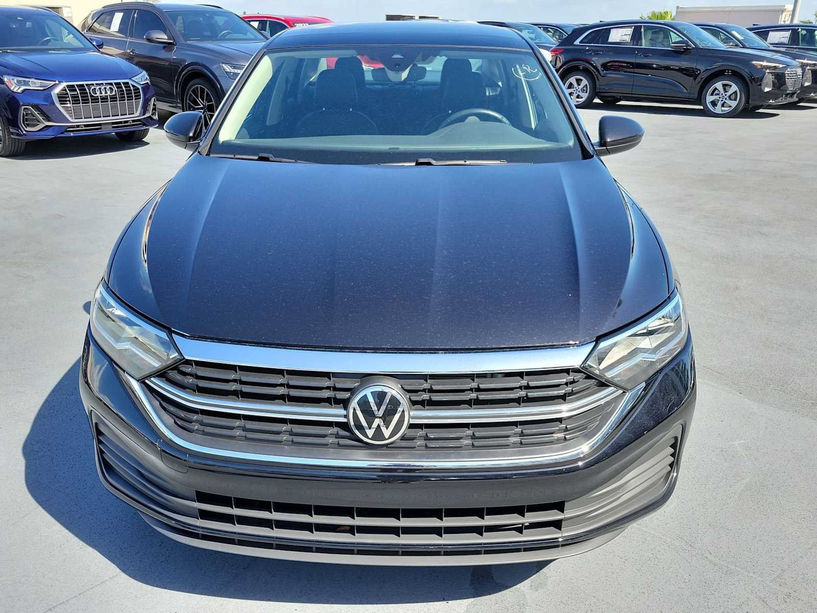 Used 2023 Volkswagen Jetta SE w/ Panoramic Sunroof Package FWD image 9