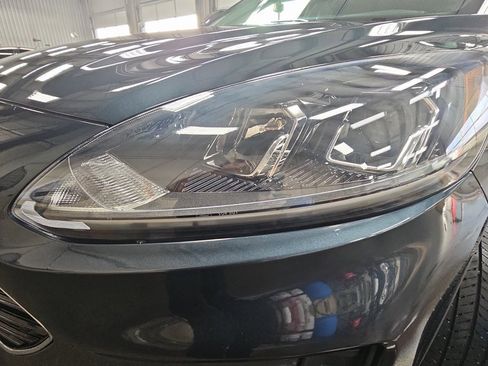 Used 2022 Ford Escape SE w/ SE Sport Appearance Package image 32