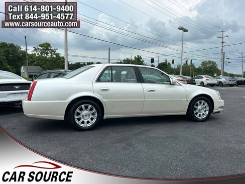 Used 2008 Cadillac DTS w/ Sun And Sound Package FWD image 9