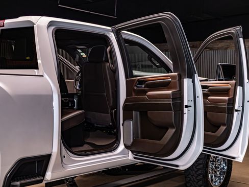 Used 2024 GMC Sierra 2500 Denali w/ Denali Reserve Package image 33