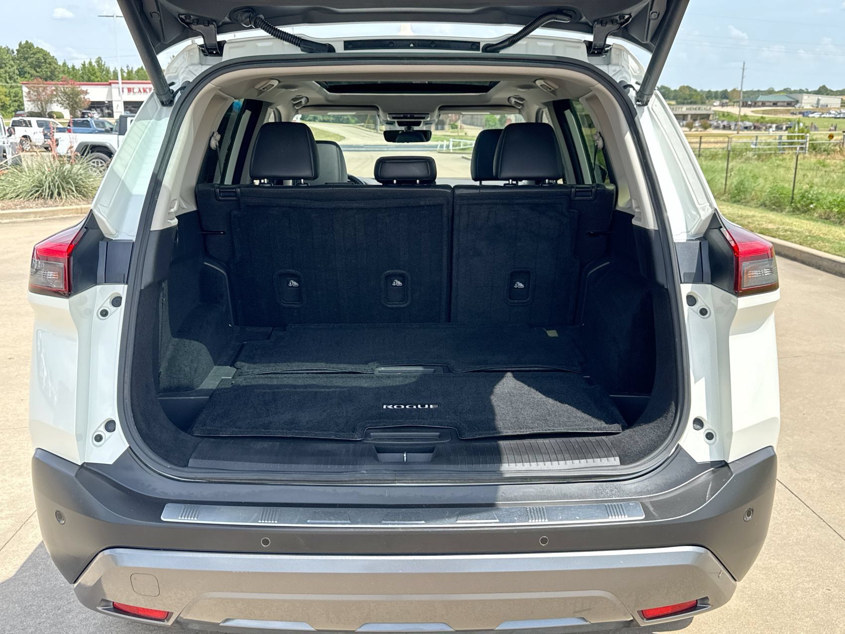 Used 2023 Nissan Rogue SL w/ SL Premium Package FWD image 24