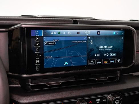 Used 2024 Jeep Gladiator Rubicon w/ Technology Group image 16