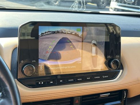 Used 2021 Nissan Rogue Platinum FWD image 27
