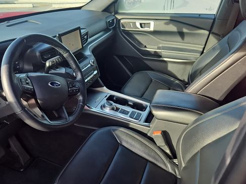 Used 2020 Ford Explorer XLT w/ Equipment Group 202A image 15