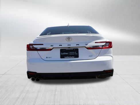 Used 2025 Toyota Camry SE FWD image 5