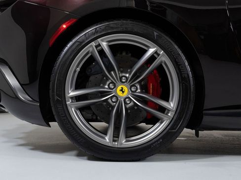 Used 2024 Ferrari Roma Spider image 21