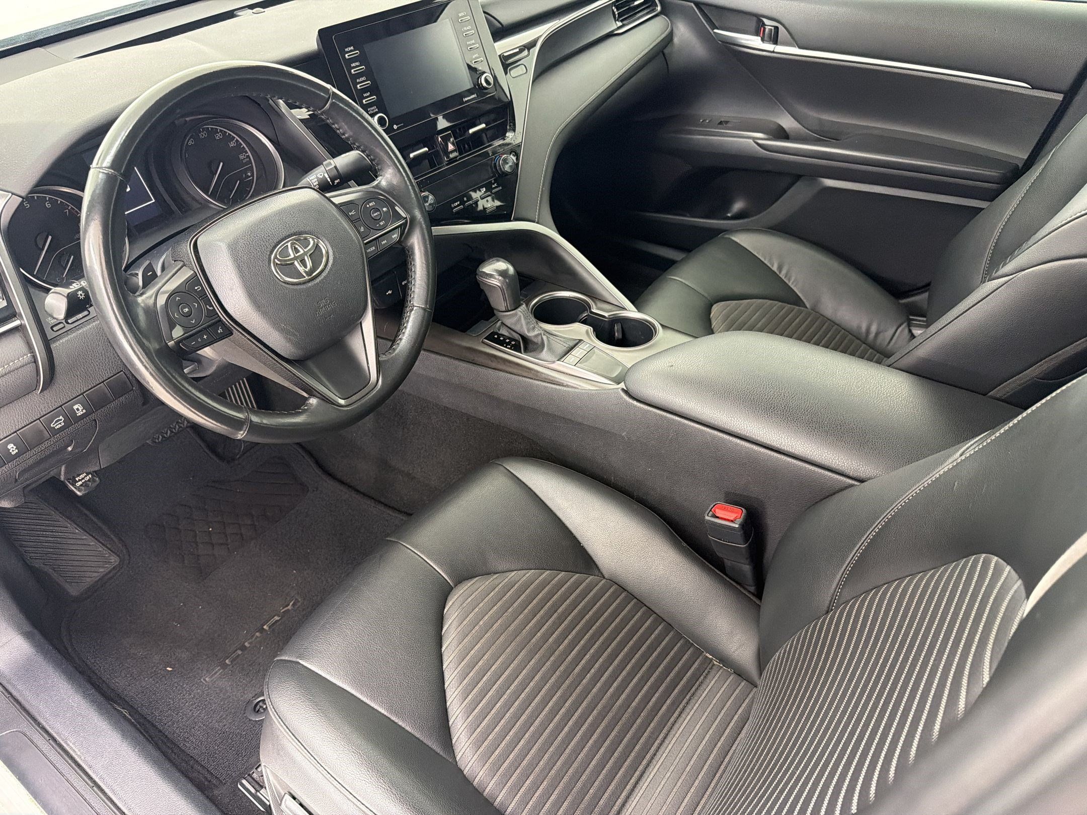 Used 2023 Toyota Camry SE FWD image 4