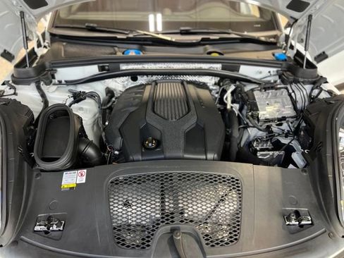 Used 2023 Porsche Macan Turbo image 49