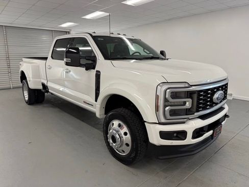 New 2026 Ford F450 Platinum w/ FX4 Off-Road Package image 3