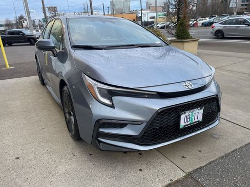 Used 2025 Toyota Corolla SE w/ Convenience Package image 4