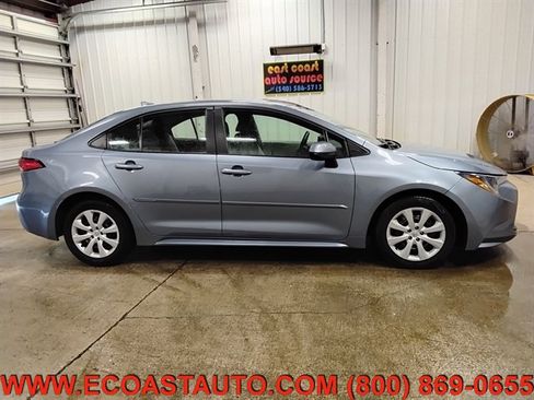 Used 2023 Toyota Corolla LE image 2