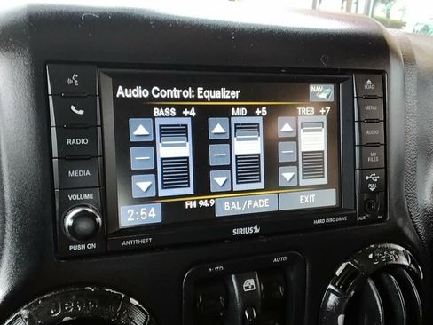 Used 2015 Jeep Wrangler Unlimited Sahara w/ Connectivity Group AWD/4WD image 17