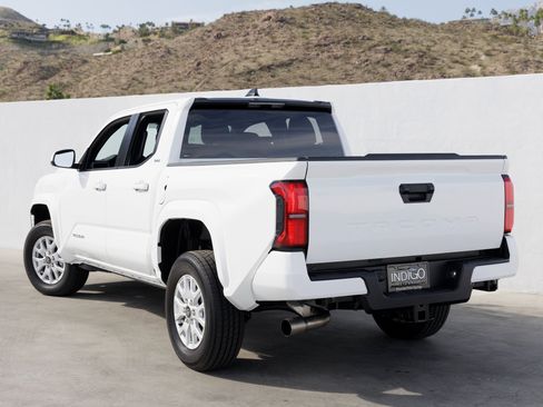 Used 2025 Toyota Tacoma SR5 image 3