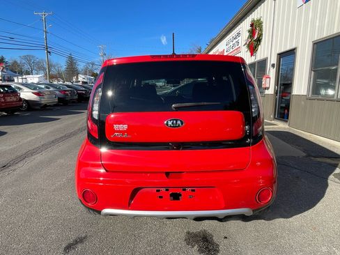 Used 2017 Kia Soul + image 5