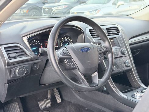 Used 2017 Ford Fusion SE image 18