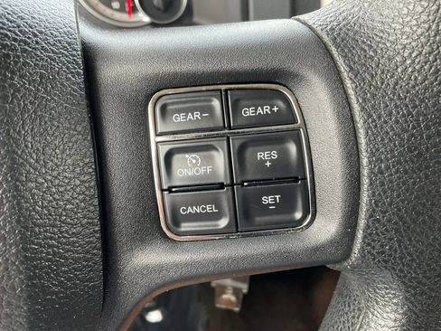 Used 2013 RAM 1500 Classic SLT w/ Premium Display Pkg AWD/4WD image 13