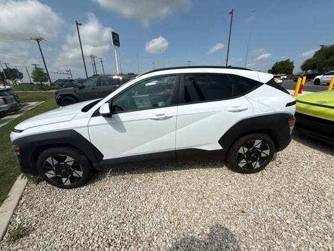 Certified 2025 Hyundai Kona SEL FWD image 5
