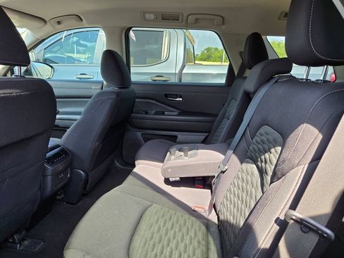 Used 2022 Nissan Pathfinder SV FWD image 10