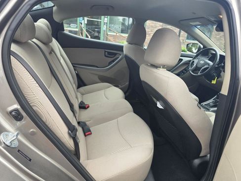Used 2014 Hyundai Elantra SE w/ Option Group 02 FWD image 13