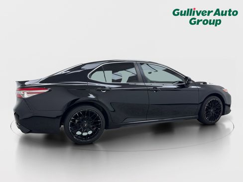 Used 2018 Toyota Camry SE w/ Convenience Package FWD image 9