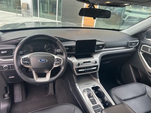 Used 2022 Ford Explorer XLT w/ Equipment Group 202A image 20