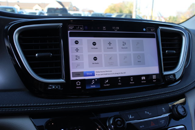 Used 2024 Chrysler Pacifica Limited FWD image 20