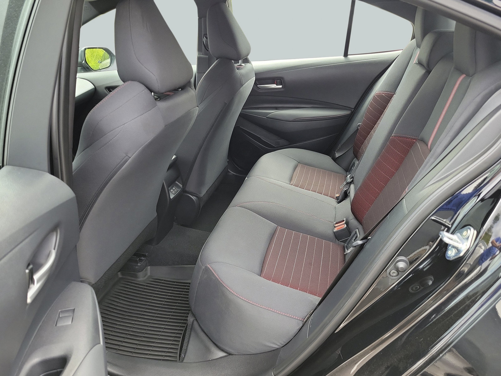 Used 2025 Toyota Corolla SE FWD image 27
