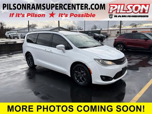 Used 2018 Chrysler Pacifica Touring-L Plus w/ S Appearance Package image 1