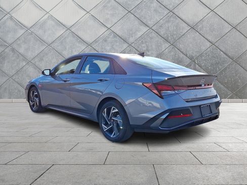 Certified 2025 Hyundai Elantra Sport image 5