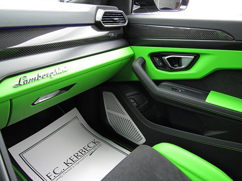 Used 2022 Lamborghini Urus AWD/4WD image 47