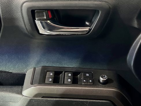 Used 2018 Toyota Tacoma TRD Off-Road w/ Technology Package RWD image 13