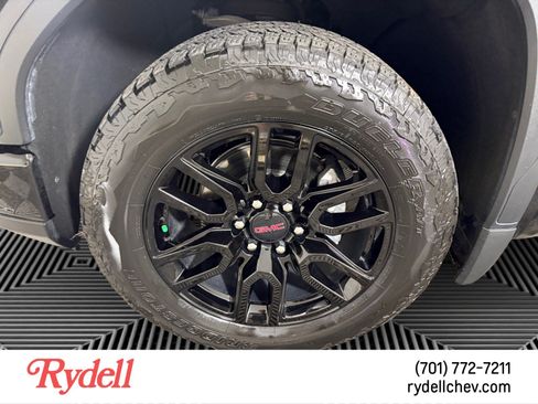 Used 2025 GMC Sierra 1500 Elevation AWD/4WD image 9