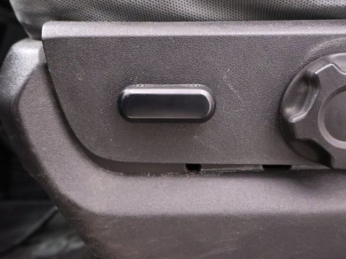 Used 2013 Ford F550 4x4 Regular Cab Super Duty w/ Payload Upgrade Pkg image 16