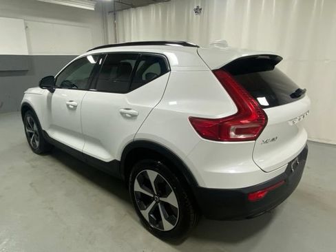 Used 2024 Volvo XC40 B5 Plus w/ Climate Package AWD/4WD image 2