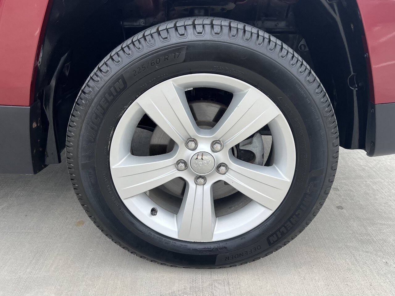 Used 2016 Jeep Patriot Latitude AWD/4WD image 23
