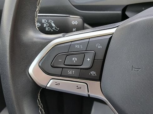Used 2023 Volkswagen Tiguan SE w/ Panoramic Sunroof Package FWD image 23