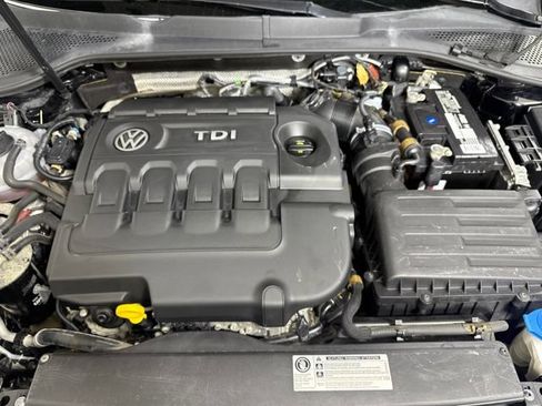 Used 2015 Volkswagen Golf TDI S FWD image 9