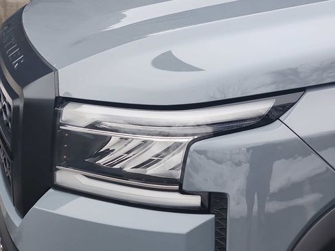 Used 2023 Nissan Frontier PRO-4X w/ Pro Convenience Package image 9