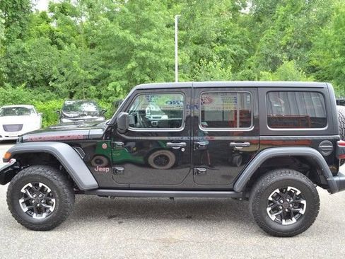 Used 2025 Jeep Wrangler Unlimited Rubicon AWD/4WD image 5