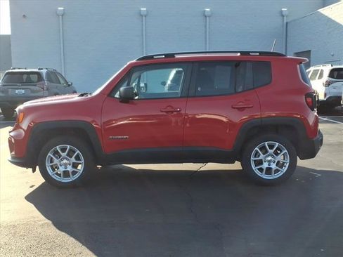 Used 2022 Jeep Renegade Latitude image 4