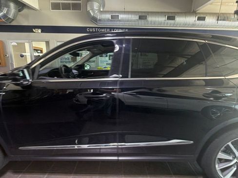 Used 2025 Acura MDX SH-AWD w/ Technology Package image 3