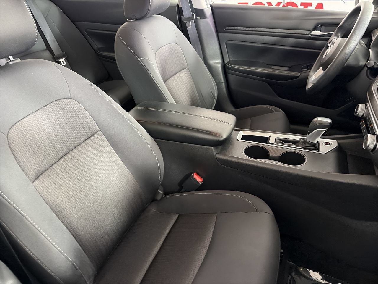 Used 2025 Nissan Altima 2.5 SV FWD image 25